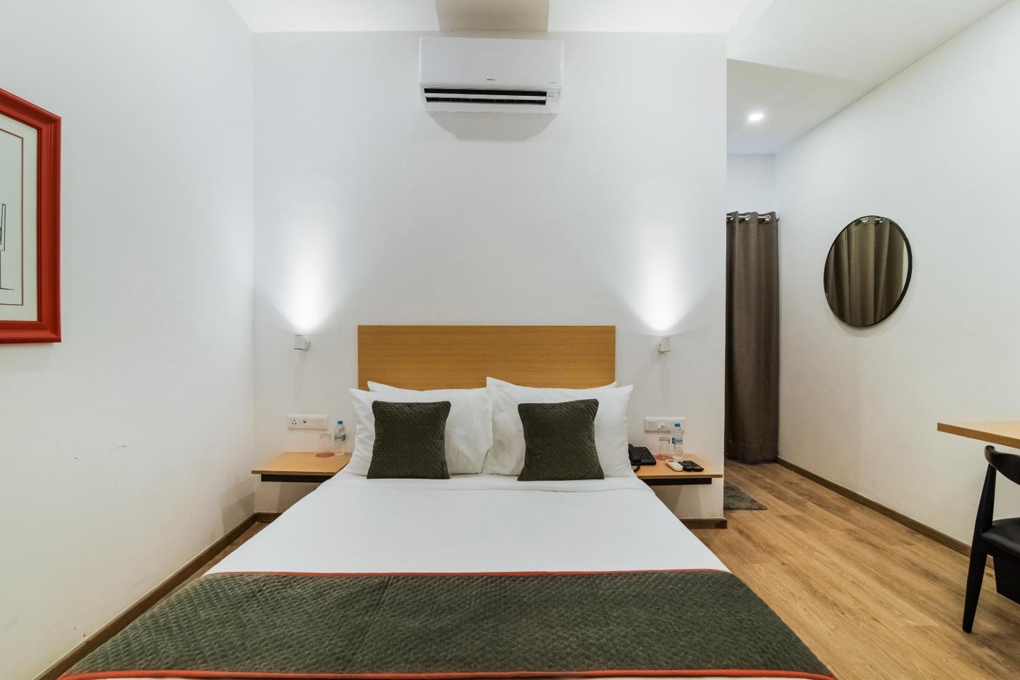 Super Townhouse Xotel Chennai Esterno foto