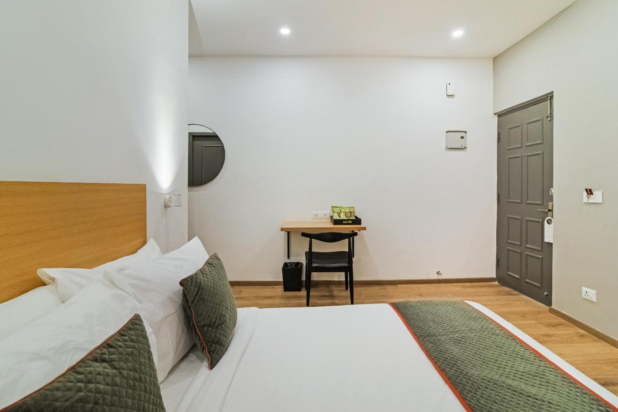 Super Townhouse Xotel Chennai Esterno foto
